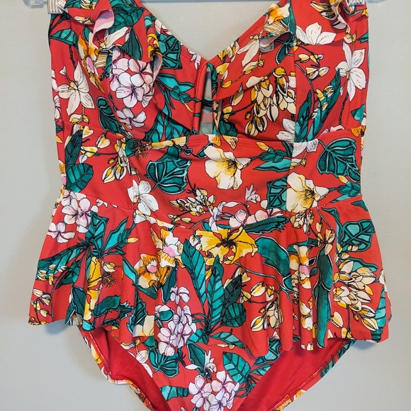 NWOT Forever 21 Red Floral Peplum One piece Swimsuit, size 2X - Picture 2 of 7